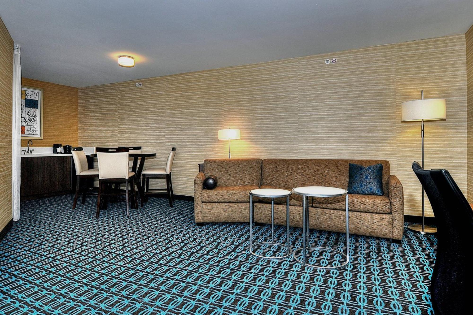 Fairfield & By Marriott Los Angeles Hotel 3*