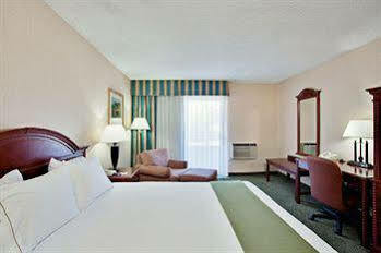 Fairfield & By Marriott Angeles Hotel 3*